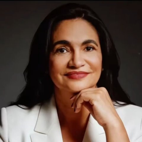 Dra. Lucimeyre Leite de Oliveira, de terno branco